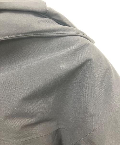 ARC'TERYX（アークテリクス）ARC'TERYX (アークテリクス) 中綿ジャケット　	Fission SV Jacket ブラック サイズ:SIZE Lの古着・服飾アイテム
