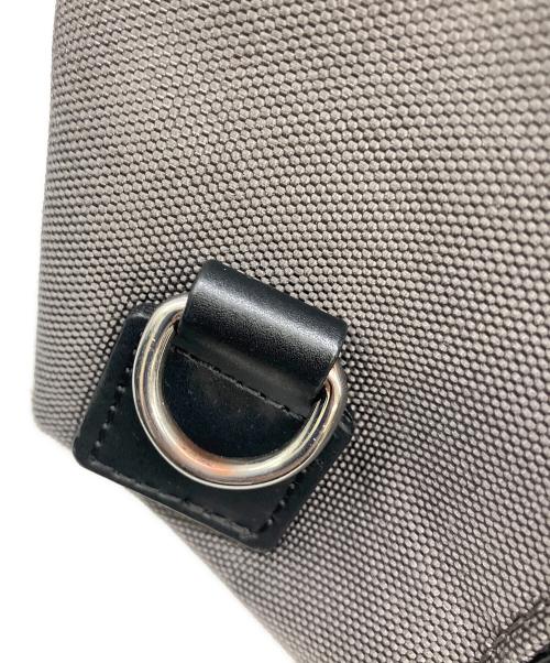 IACUCCI（イアクッチ）IACUCCI (イアクッチ) 2WAYバッグ　S0RBETT0 グレーの古着・服飾アイテム