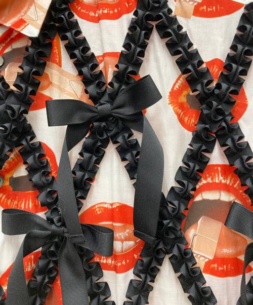 KIDILL（キディル）KIDILL (キディル) Trevor Brown (トレヴァー・ブラウン) 22SS FOUR MOUTH Artwork by TREVOR BROWN オーバーシャツ レッド×ブラック サイズ:FREEの古着・服飾アイテム