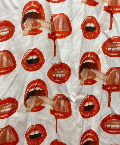 KIDILL（キディル）KIDILL (キディル) Trevor Brown (トレヴァー・ブラウン) 22SS FOUR MOUTH Artwork by TREVOR BROWN オーバーシャツ レッド×ブラック サイズ:FREEの古着・服飾アイテム