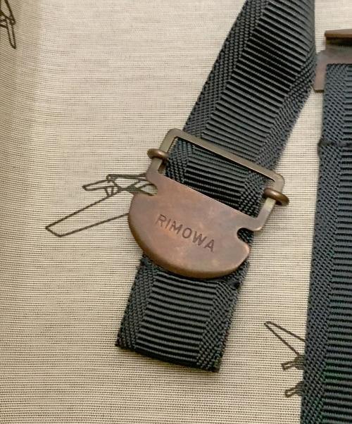 RIMOWA（リモワ）RIMOWA (リモワ) キャリーバッグ CLASSIC FLIGHT シルバー サイズ:63Lの古着・服飾アイテム