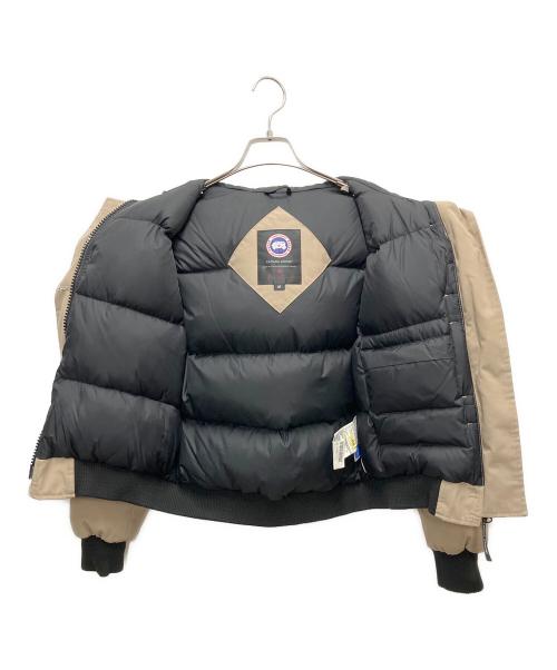 CANADA GOOSE（カナダグース）CANADA GOOSE (カナダグース) ダウンジャケット LABRADOR BOMBER ベージュ サイズ:SIZE Sの古着・服飾アイテム