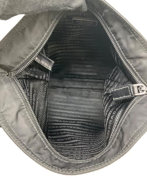 PRADA（プラダ）PRADA (プラダ) ナイロンショルダーバッグ ブラックの古着・服飾アイテム