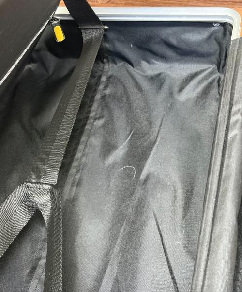 innovator（イノベーター）innovator (イノベーター) キャリーバッグ 36L シルバーの古着・服飾アイテム