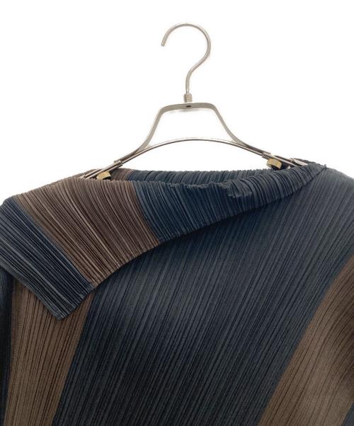PLEATS PLEASE（プリーツプリーズ）PLEATS PLEASE (プリーツプリーズ) アシンメトリープリーツカットソー ブラウン×ブラック サイズ:SIZE 3の古着・服飾アイテム