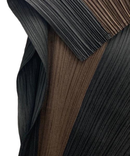 PLEATS PLEASE（プリーツプリーズ）PLEATS PLEASE (プリーツプリーズ) アシンメトリープリーツカットソー ブラウン×ブラック サイズ:SIZE 3の古着・服飾アイテム