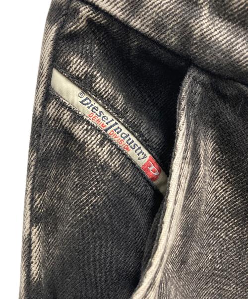 DIESEL（ディーゼル）DIESEL (ディーゼル) センタープレスデニムパンツ インディゴ サイズ:SIZE 71cm (W28)の古着・服飾アイテム