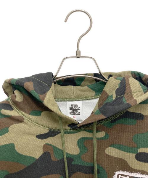 THE BLACK EYE PATCH（ブラックアイパッチ）THE BLACK EYE PATCH (ブラックアイパッチ) SPRAYED OG LABEL HOODIE オリーブ サイズ:SIZE XL 未使用品の古着・服飾アイテム