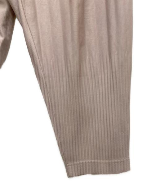 HOMME PLISSE ISSEY MIYAKE（オム プリッセ イッセイ ミヤケ）HOMME PLISSE ISSEY MIYAKE (オム プリッセ イッセイ ミヤケ) プリーツテーパードパンツ ピンク サイズ:SIZE 2の古着・服飾アイテム