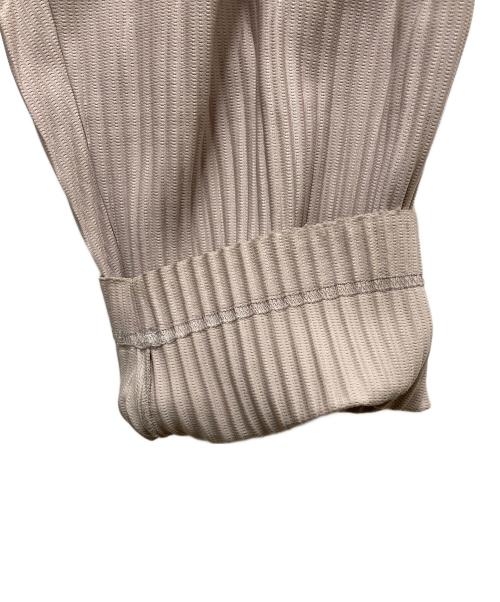 HOMME PLISSE ISSEY MIYAKE（オム プリッセ イッセイ ミヤケ）HOMME PLISSE ISSEY MIYAKE (オム プリッセ イッセイ ミヤケ) プリーツテーパードパンツ ピンク サイズ:SIZE 2の古着・服飾アイテム