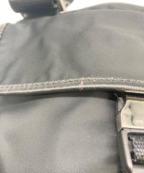 PRADA（プラダ）PRADA (プラダ) ナイロンショルダーバッグ ブラックの古着・服飾アイテム