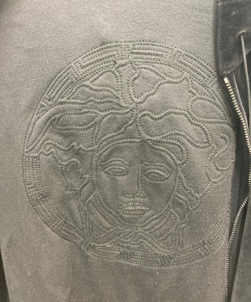 VERSACE（ヴェルサーチェ）VERSACE (ヴェルサーチェ) ジップパーカー ブラック サイズ:Lの古着・服飾アイテム