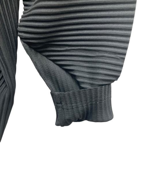 HOMME PLISSE ISSEY MIYAKE（オム プリッセ イッセイ ミヤケ）HOMME PLISSE ISSEY MIYAKE (オム プリッセ イッセイ ミヤケ) ジャケット ブラック サイズ:SIZE 2の古着・服飾アイテム