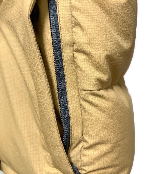 THE NORTH FACE（ザ ノース フェイス）THE NORTH FACE (ザ ノース フェイス) ダウンジャケット ブラック×ベージュ サイズ:Sの古着・服飾アイテム