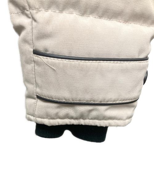 CANADA GOOSE（カナダグース）CANADA GOOSE (カナダグース) ダウンジャケット ベージュ サイズ:SIZE Sの古着・服飾アイテム