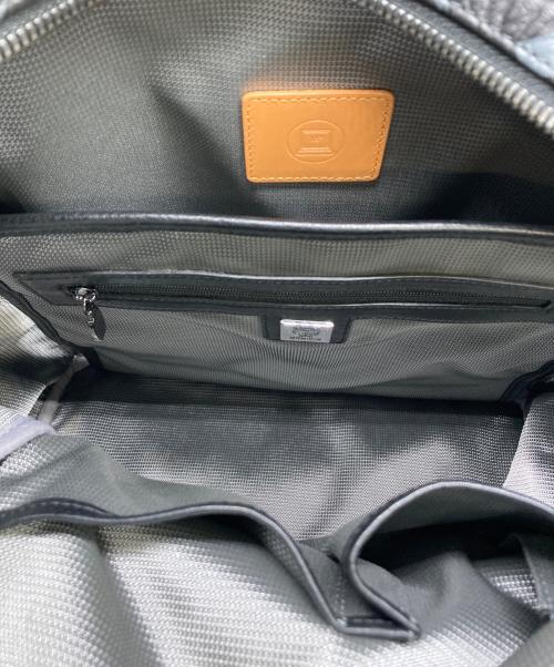 MCM（エムシーエム）MCM (エムシーエム) スタッズ付リュック ブラックの古着・服飾アイテム