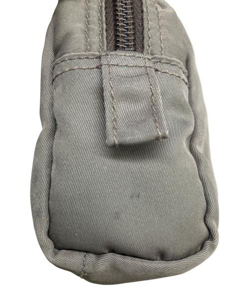 PRADA（プラダ）PRADA (プラダ) ナイロンコスメポーチ グリーンの古着・服飾アイテム