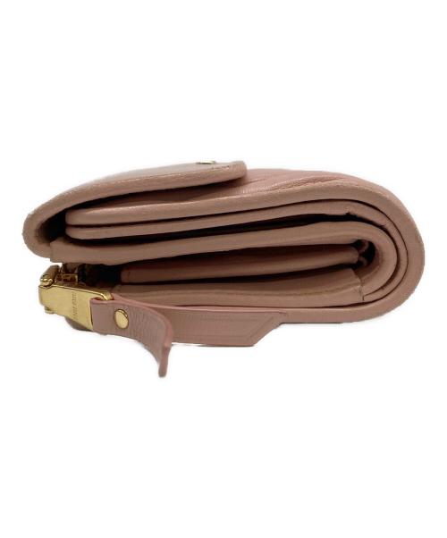 MIU MIU（ミュウミュウ）MIU MIU (ミュウミュウ) 3つ折り財布 ピンクの古着・服飾アイテム