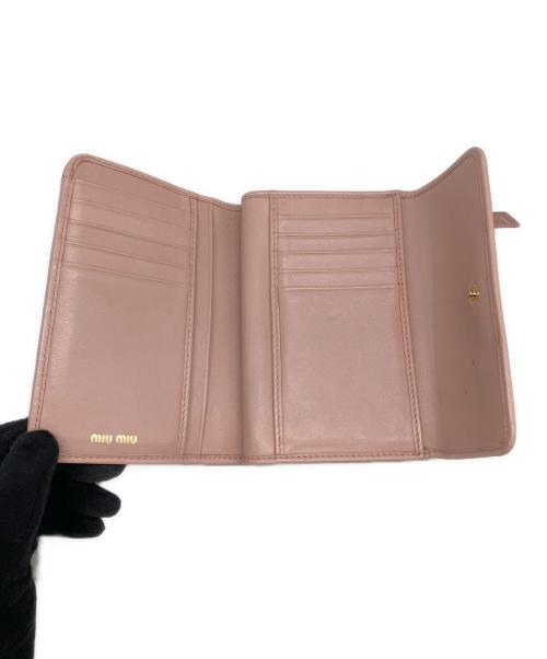 MIU MIU（ミュウミュウ）MIU MIU (ミュウミュウ) 3つ折り財布 ピンクの古着・服飾アイテム