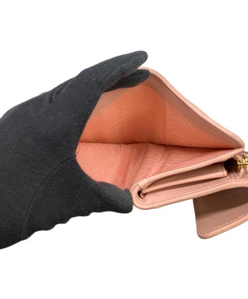 MIU MIU（ミュウミュウ）MIU MIU (ミュウミュウ) 3つ折り財布 ピンクの古着・服飾アイテム