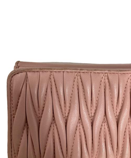 MIU MIU（ミュウミュウ）MIU MIU (ミュウミュウ) 3つ折り財布 ピンクの古着・服飾アイテム