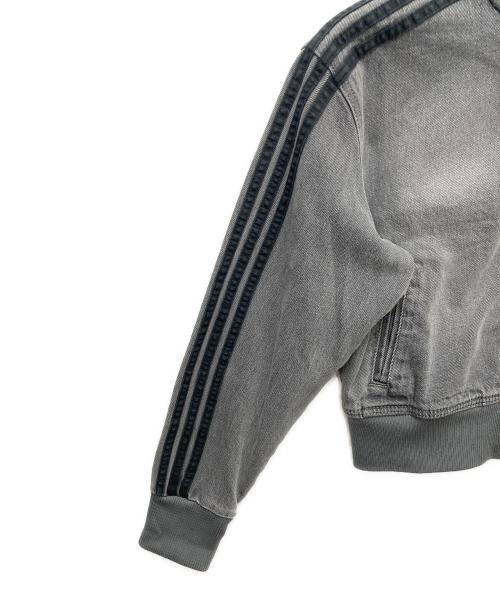 adidas（アディダス）adidas (アディダス) トラックトップデニムジャケット グレー サイズ:SIZE M 未使用品の古着・服飾アイテム
