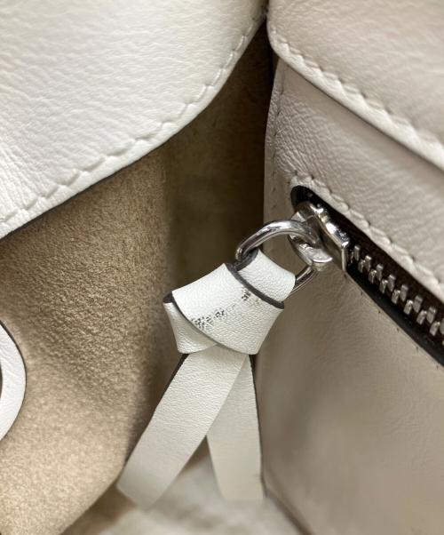 J&M DAVIDSON（ジェイ＆エム デヴィッドソン）J&M DAVIDSON (ジェイ＆エム デヴィッドソン) ハンドバッグ ホワイトの古着・服飾アイテム