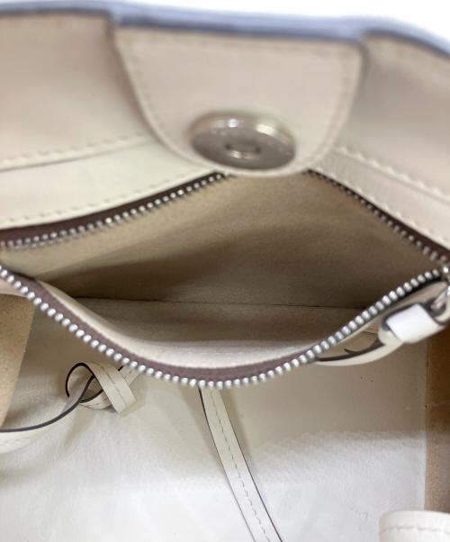 J&M DAVIDSON（ジェイ＆エム デヴィッドソン）J&M DAVIDSON (ジェイ＆エム デヴィッドソン) ハンドバッグ ホワイトの古着・服飾アイテム