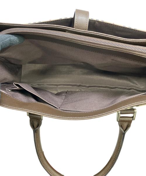 BURBERRY（バーバリー）BURBERRY (バーバリー) ハンドバッグ アイボリーの古着・服飾アイテム