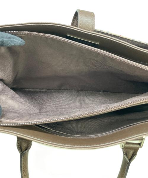 BURBERRY（バーバリー）BURBERRY (バーバリー) ハンドバッグ アイボリーの古着・服飾アイテム