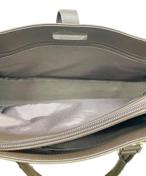 BURBERRY（バーバリー）BURBERRY (バーバリー) ハンドバッグ アイボリーの古着・服飾アイテム