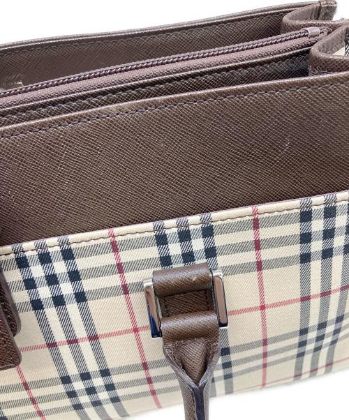 BURBERRY（バーバリー）BURBERRY (バーバリー) ハンドバッグ アイボリーの古着・服飾アイテム