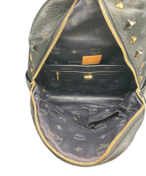 MCM（エムシーエム）MCM (エムシーエム) スタッズ リュックサック ブラックの古着・服飾アイテム