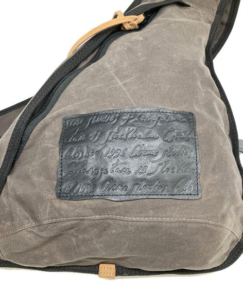 Acne studios（アクネ ストゥディオズ）Acne studios (アクネ ストゥディオズ) スリングバックパック グレーの古着・服飾アイテム