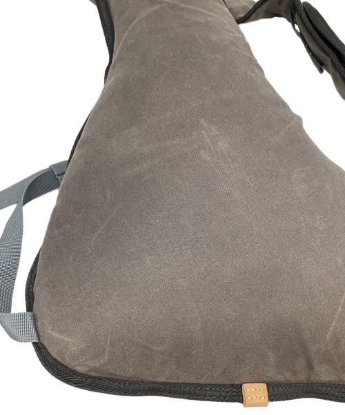 Acne studios（アクネ ストゥディオズ）Acne studios (アクネ ストゥディオズ) スリングバックパック グレーの古着・服飾アイテム