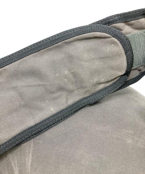 Acne studios（アクネ ストゥディオズ）Acne studios (アクネ ストゥディオズ) スリングバックパック グレーの古着・服飾アイテム