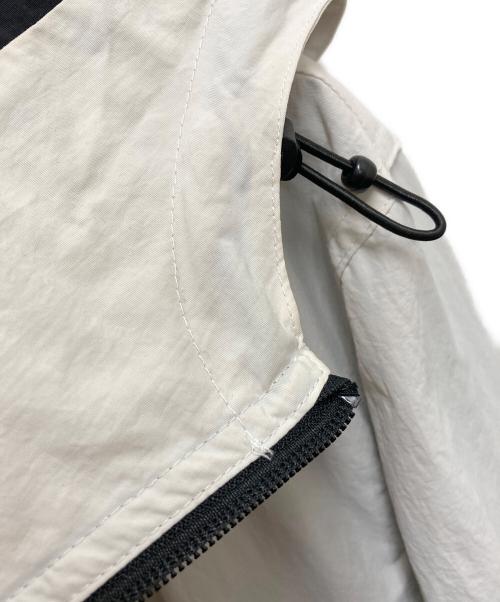 stussy（ステューシー）stussy (ステューシー) アノラックパーカー ホワイト×ブラック サイズ:SIZE Mの古着・服飾アイテム