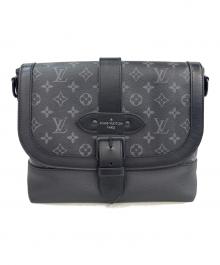 LOUIS VUITTON（ルイ ヴィトン）の古着「モノグラム・エクリプス キャンバス　ソミュール・メッセンジャー　」｜ブラック