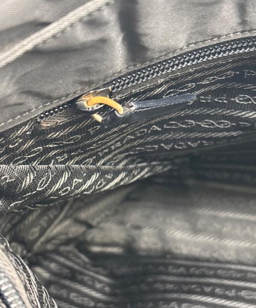 PRADA（プラダ）PRADA (プラダ) ナイロンショルダーバッグ ブラックの古着・服飾アイテム
