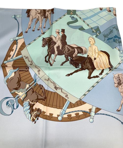 HERMES（エルメス）HERMES (エルメス) カレ90　シャンティイ城馬の博物館 スカイブルーの古着・服飾アイテム