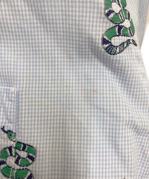 GUCCI（グッチ）GUCCI (グッチ) スネーク刺繍マイクロチェック長袖ボタンシャツ スカイブルー サイズ:SIZE Mの古着・服飾アイテム