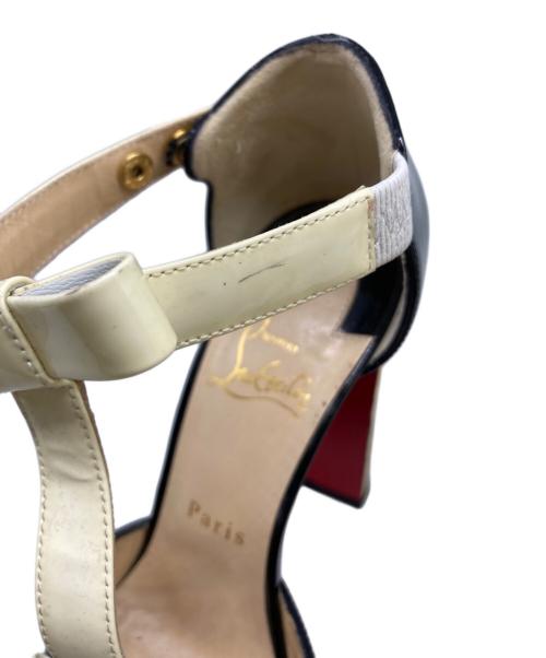 Christian Louboutin（クリスチャン・ルブタン）Christian Louboutin (クリスチャン・ルブタン) サンダル ブラック×ゴールド サイズ:SIZE 36（約23㎝相当）の古着・服飾アイテム