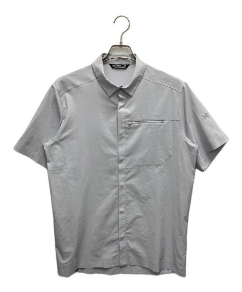 ARC'TERYX（アークテリクス）ARC'TERYX (アークテリクス) 半袖シャツ　Skyline グレー サイズ:SIZE Mの古着・服飾アイテム