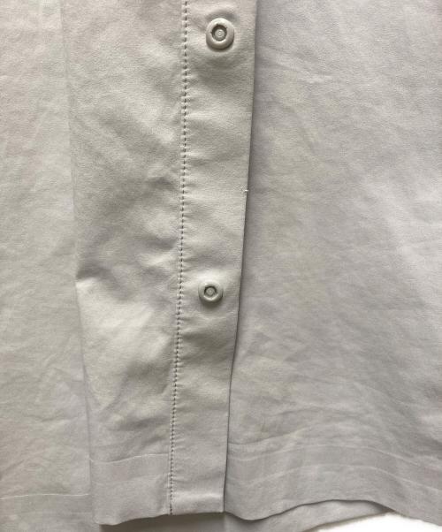 ARC'TERYX（アークテリクス）ARC'TERYX (アークテリクス) 半袖シャツ　Skyline グレー サイズ:SIZE Mの古着・服飾アイテム