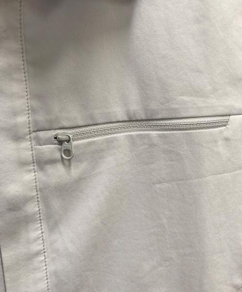 ARC'TERYX（アークテリクス）ARC'TERYX (アークテリクス) 半袖シャツ　Skyline グレー サイズ:SIZE Mの古着・服飾アイテム