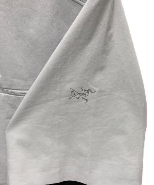 ARC'TERYX（アークテリクス）ARC'TERYX (アークテリクス) 半袖シャツ　Skyline グレー サイズ:SIZE Mの古着・服飾アイテム