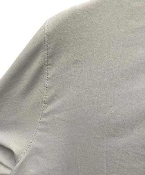 ARC'TERYX（アークテリクス）ARC'TERYX (アークテリクス) 半袖シャツ　Skyline グレー サイズ:SIZE Mの古着・服飾アイテム