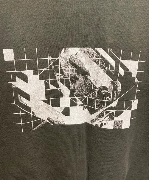 C.E CAV EMPT（シーイー キャブエンプト）C.E CAV EMPT (シーイー キャブエンプト) プルオーバースウェット ブラウン サイズ:SIZE Mの古着・服飾アイテム