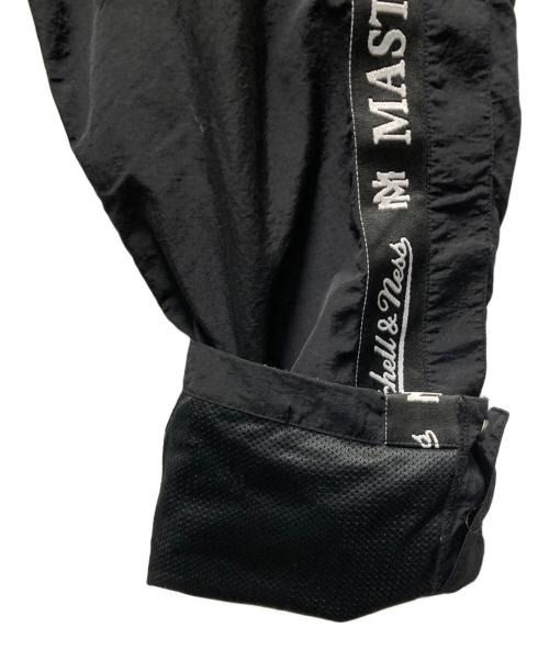 Mastermind WORLD（マスターマインド ワールド）Mastermind WORLD (マスターマインド ワールド) MITCHELL & NESS (ミッチェルアンドネス) パンツ ブラック サイズ:SIZE XLの古着・服飾アイテム
