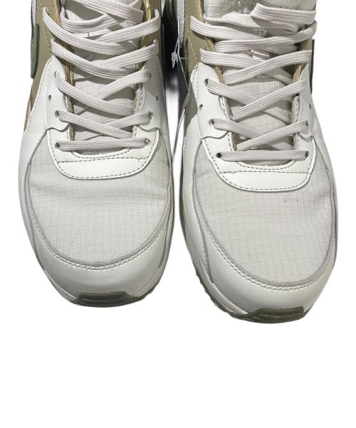 NIKE（ナイキ）NIKE (ナイキ) スニーカー ホワイト×ベージュ サイズ:UK 9の古着・服飾アイテム
